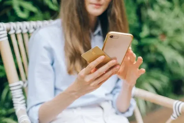 拉卡拉大POS机有秒到费吗？所有POS机都没有秒到费吗？