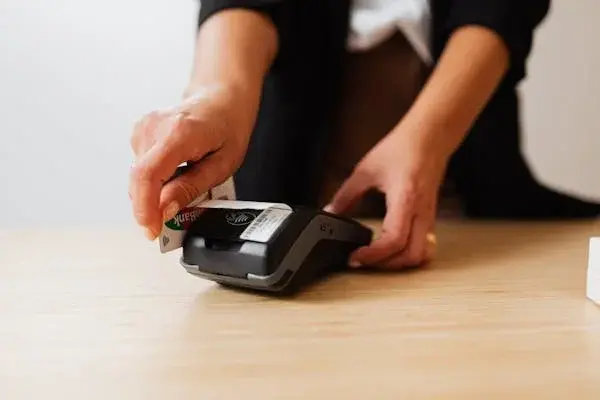 目前POS机刷卡费率是多少？现在POS机扫码费率是多少？