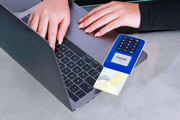 银联POS机激活费用多少？POS机要刷300激活费用